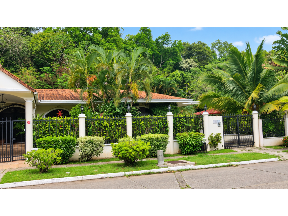 SE ALQUILA CASA ALBROOK ARBOLEDA 692M 4 HABITACION AMOBLADA PISCINA