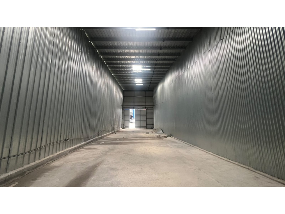 SE ALQUILA GALERA COMERCIAL 200M EN LAS MAÑANITAS PARQUE INDUSTRIAL - 3
