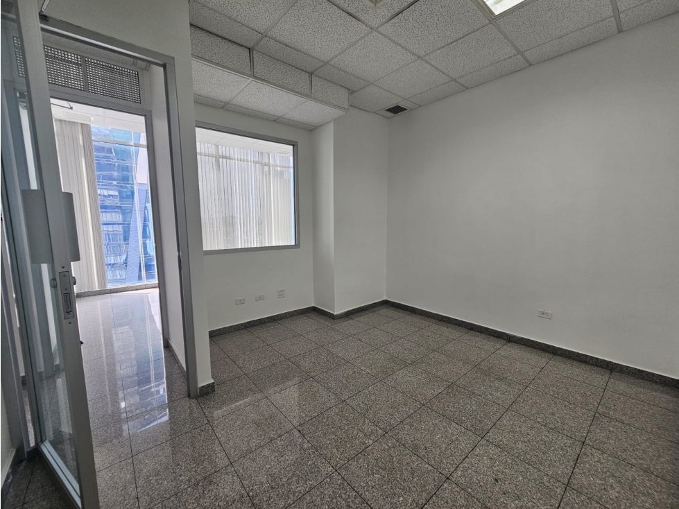 CALLE 50 / TORRE GLOBAL BANK / 95M2 / OFICINA CON DIVISIONES — foto 2