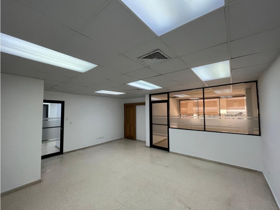 OFICINA / AVE BALBOA / GALERIAS BALBOA / 84M2 / VISTA CINTA COSTERA