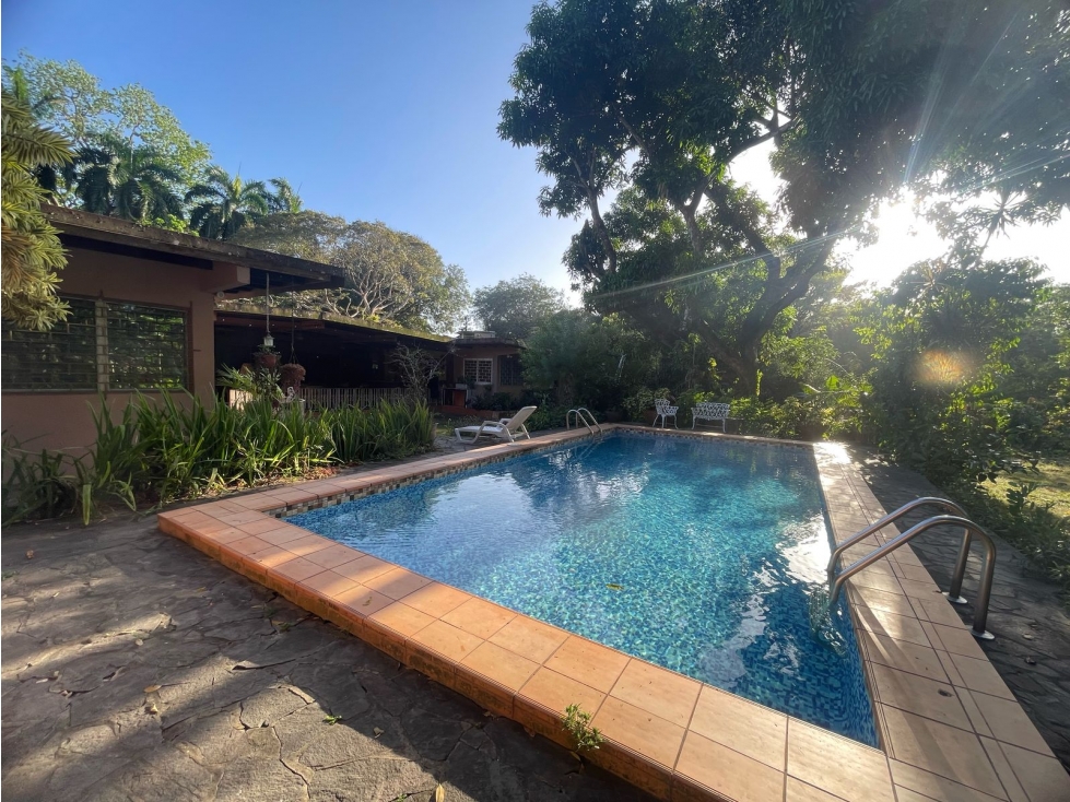 LAS CUMBRES / 3502M2 / 5 HABITACIONES / PISCINA / JARDIN - 2