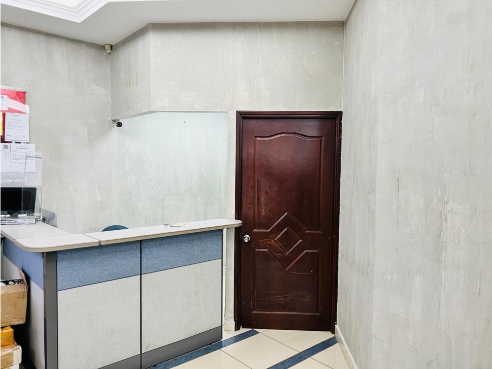 EL DORADO MALL / 130 M / PISO MEDIO / DIVISIONES / AIRE CENTRAL - 2