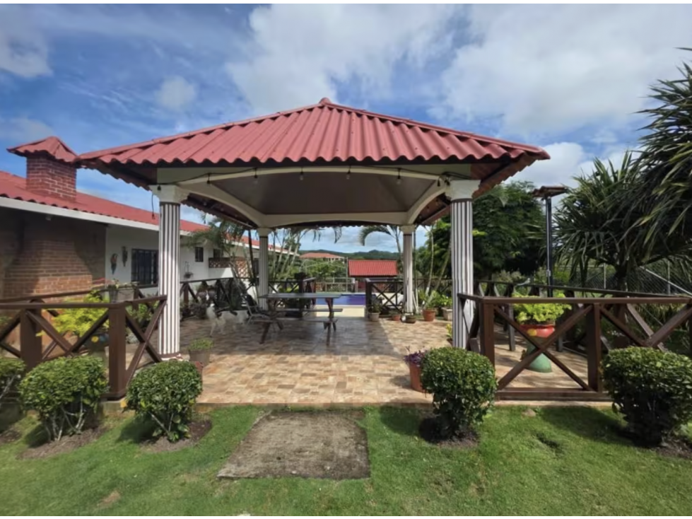 SE VENDE CABAÑA EN COCLE SANTA ELENA CON PISCINA 1507 MT2 AS - 3