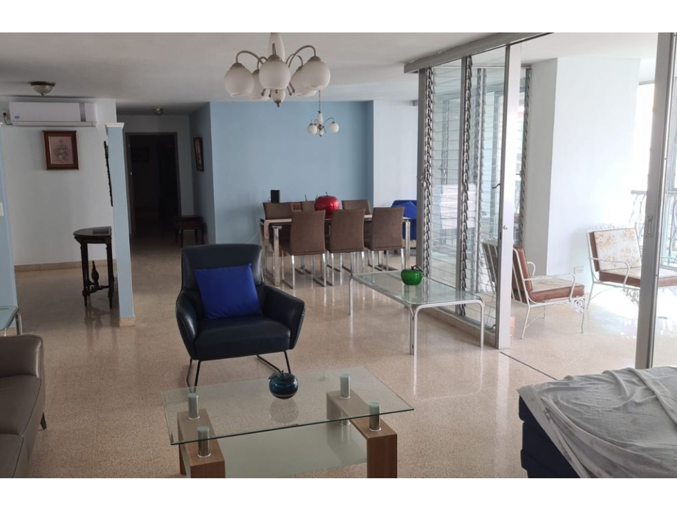 SE VENDE APARTAMENTO EN OBARRIO EDIFICIO EDEN ROC CON 2 BALCONES
