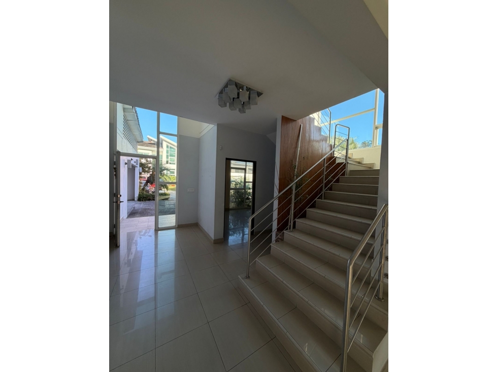 SE VENDE CASA ALTOS DE PANAMÁ HORIZONTES 552M 3 HABITACION 2 NIVELES — foto 4