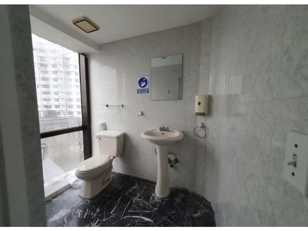 SE VENDE OFICINA AVE. BALBOA TORRE BAC 616M DIVISIONES PARA INVERSION — foto 5