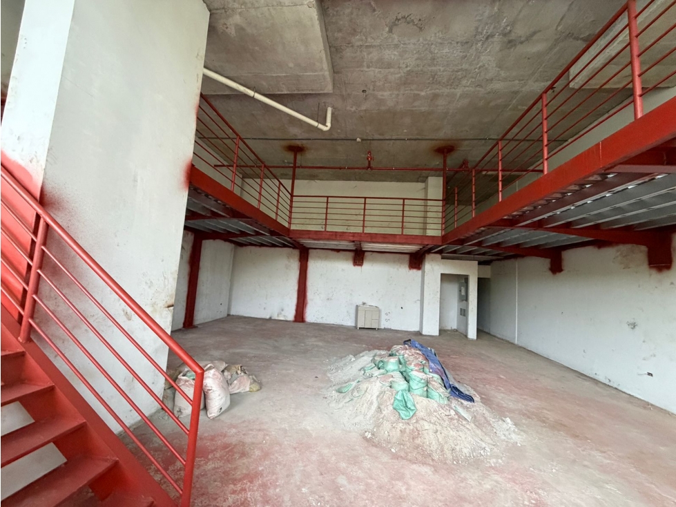 SE ALQUILA LOCAL COMERCIAL EN CONDADO PLAZA DE 230M CON MEZZANINE