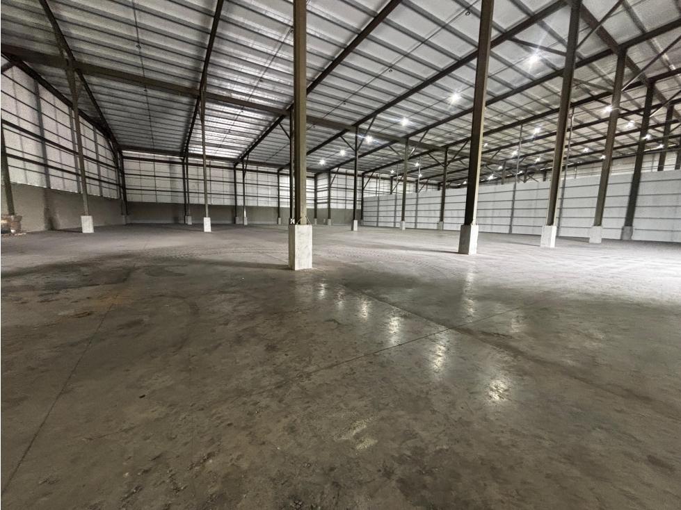 BODEGA EN LAS MAÑANITAS / USO COMERCIAL / 2738M / PARQUE INDUSTRIAL