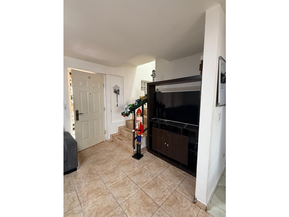 DON BOSCO / VILLA LAS ACACIAS / 195M / 4 HABITACIONES / 2 NIVELES — foto 4