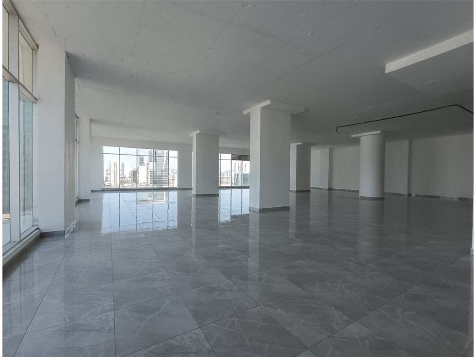 CALLE 50 / OFICINA / REVOLUTION F&F TOWER TORNILLO / 400M