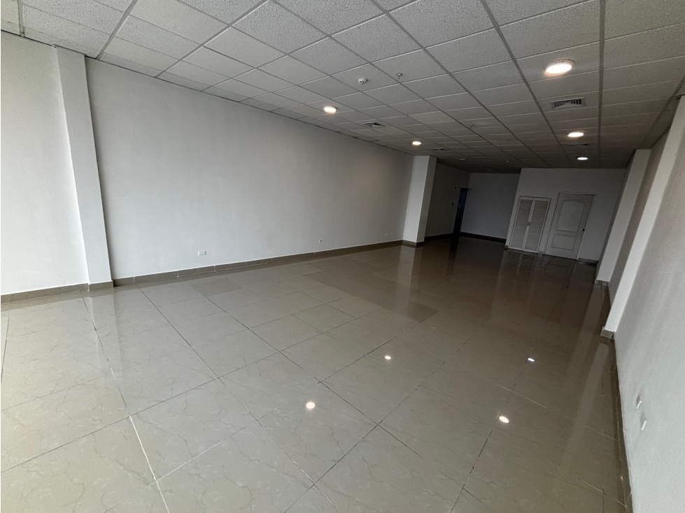 EL CARMEN / PLAZA KORINTHO / 77 M / AIRE ACONDICIONADO / FRENTE A VIA