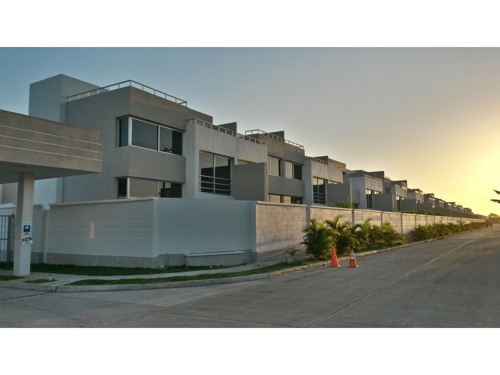 COSTA SUR / COSTA SUR VILLAGE / 258M / 3 HABITACION / 3 NIVELES YG