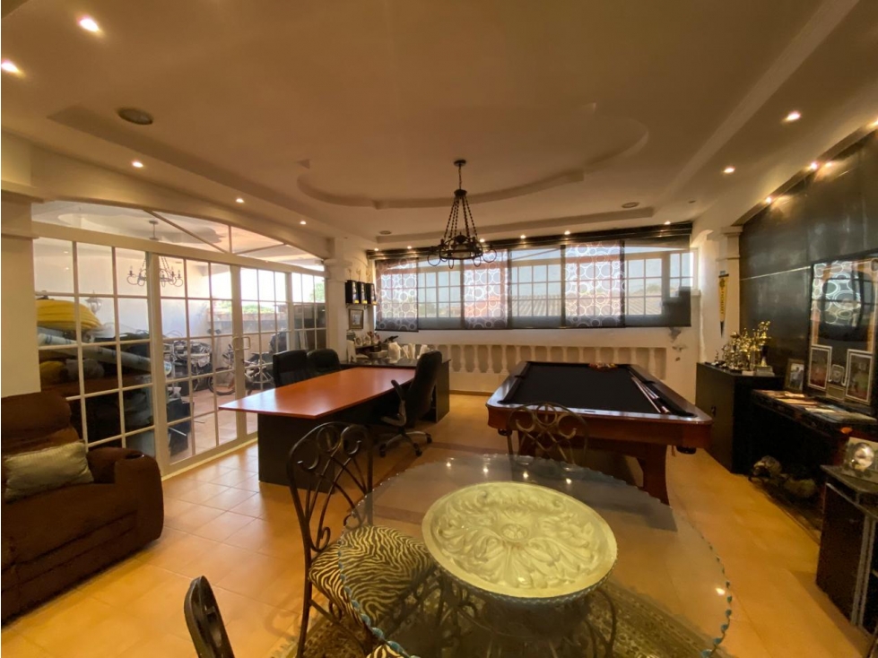 SE VENDE CASA 250M EN SAN ANTONIO CON TERRAZA Y DEPOSITO CERCADA — foto 5