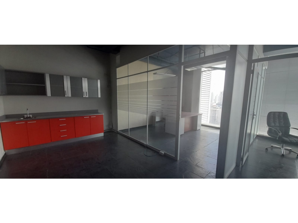 OFICINA / CALLE 50 / TORRE GLOBAL BANK / 102m2 / VACIA — foto 2