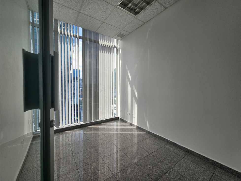 CALLE 50 / TORRE GLOBAL BANK / 95M2 / OFICINA CON DIVISIONES — foto 3