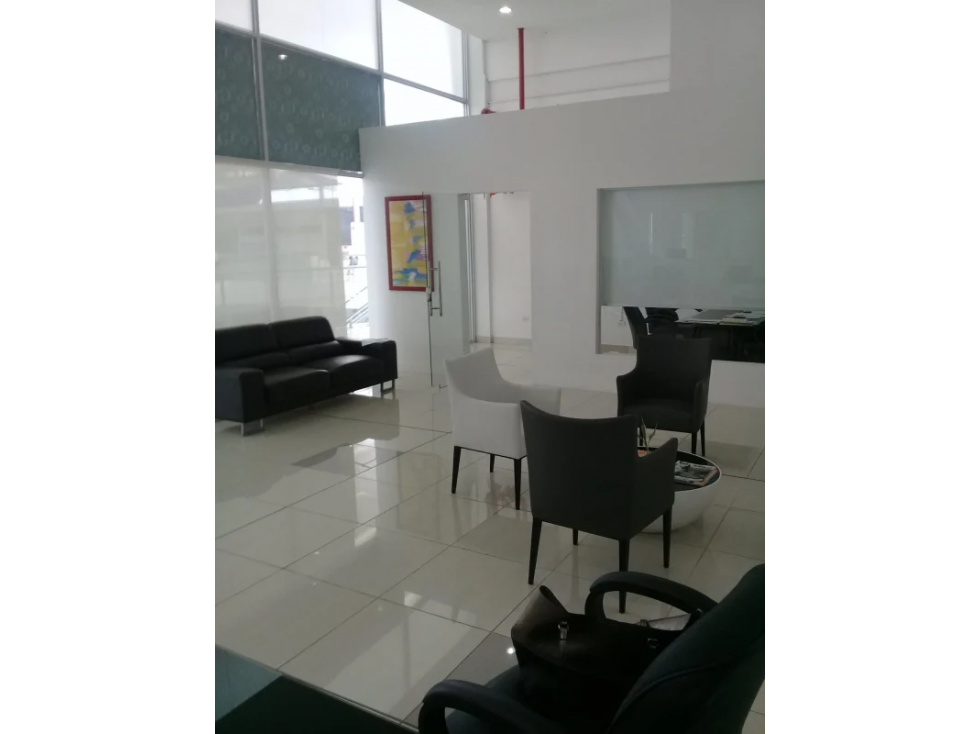 LOCAL / AVE JOSE AGUSTIN ARANGO / 109M2 / PLANTA ALTA / CRYSTAL PLAZA - 3