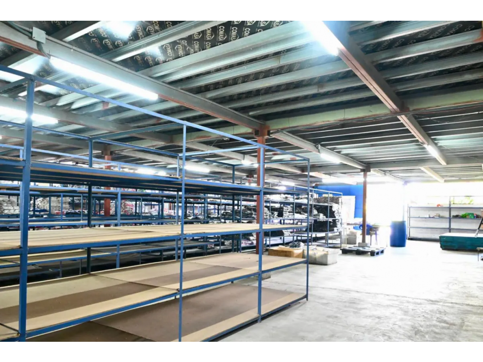 BODEGA / 12 DE OCTUBRE / 1990M2 / CÓDIGO C-2 / GALERAS / OFICINAS - 4