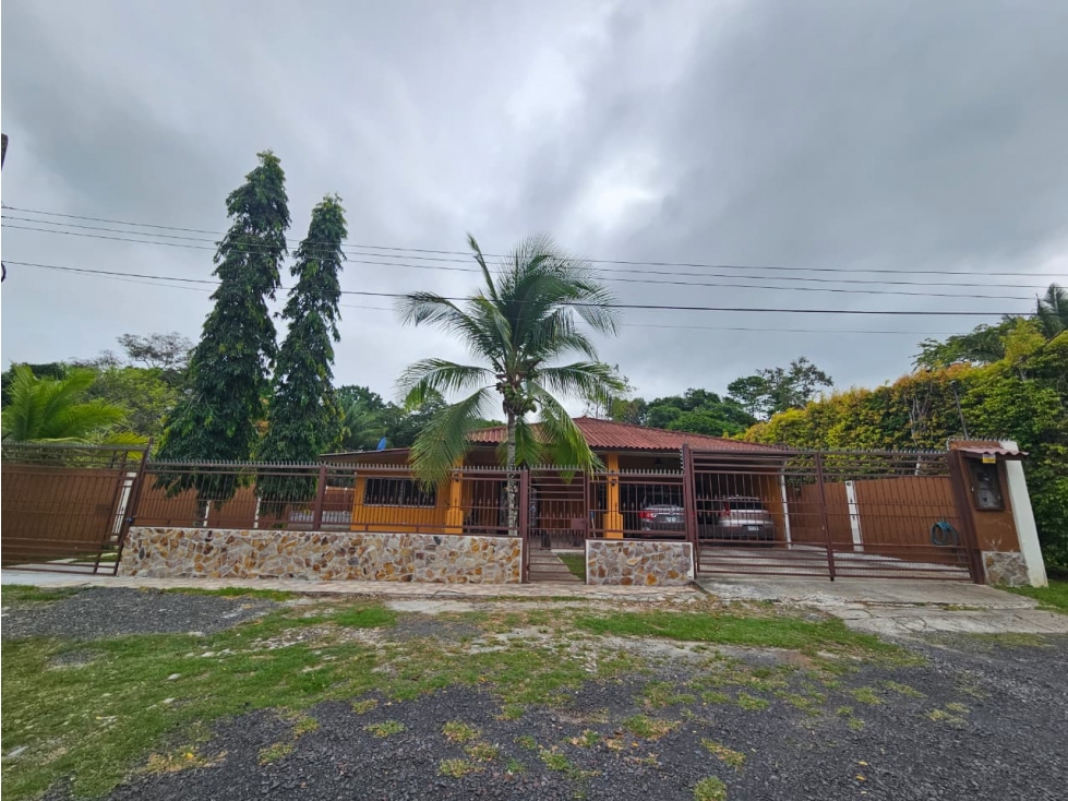 SE VENDE CASA EN CAPIRA 1000 M2 CON PISCINA