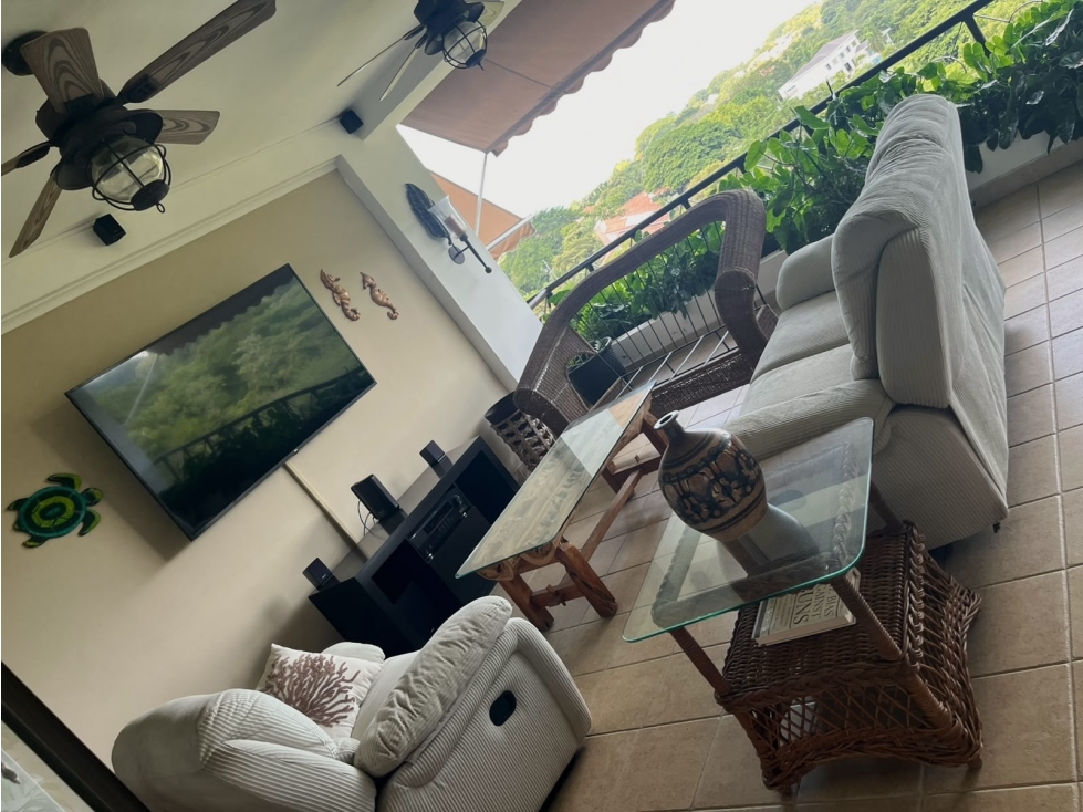 SE VENDE APARTAMENTO 219M EN PUNTA BARCO PH EL QUETZAL CON BALCON