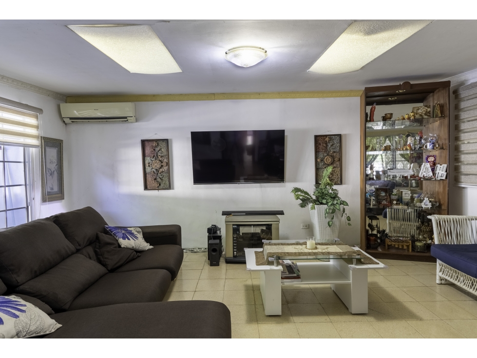 SE VENDE CASA 156 M2 EN JUAN DIAZ CAMPO LINDBERGH CON JARDIN CERCADA - 1