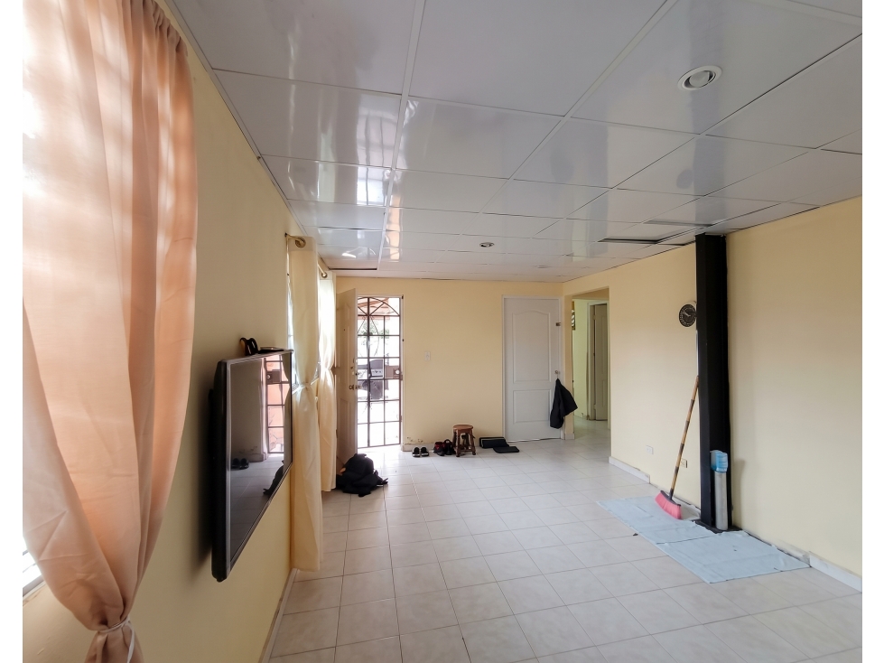 SE VENDE CASA ALCALDE DIAZ SAN LORENZO 325M 4 HABITACION 2 NIVELES - 3