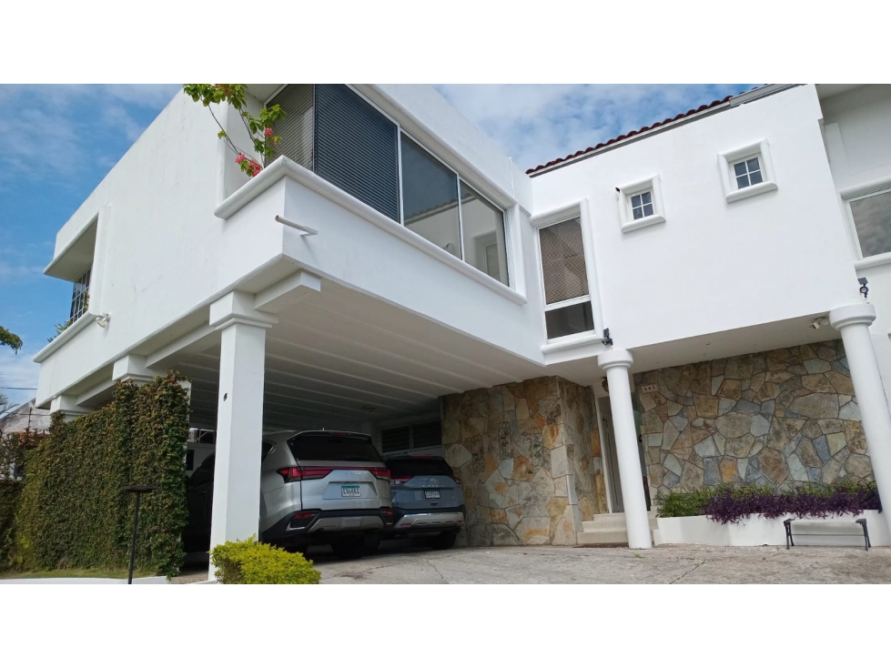 BETANIA / EL AVANCE / 808.25M / 4 HABITACION / PISCINA / 2 NIVELES JC