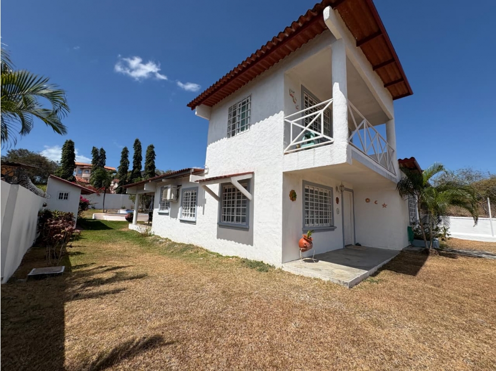 SE VENDE CASA EN COSTA ESMERALDA DE 3 HABITACION CON PISCINA — foto 3