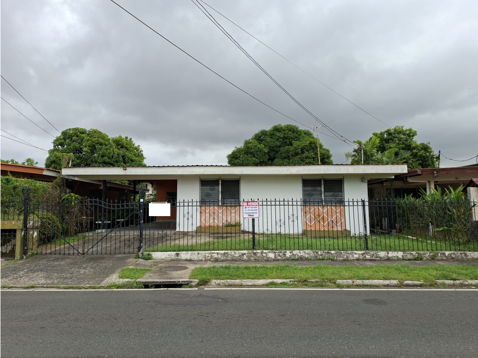 SE VENDE CASA CHANIS GRAN REPARTO 448M 3 HABITACION 2 BAÑOS JARDIN