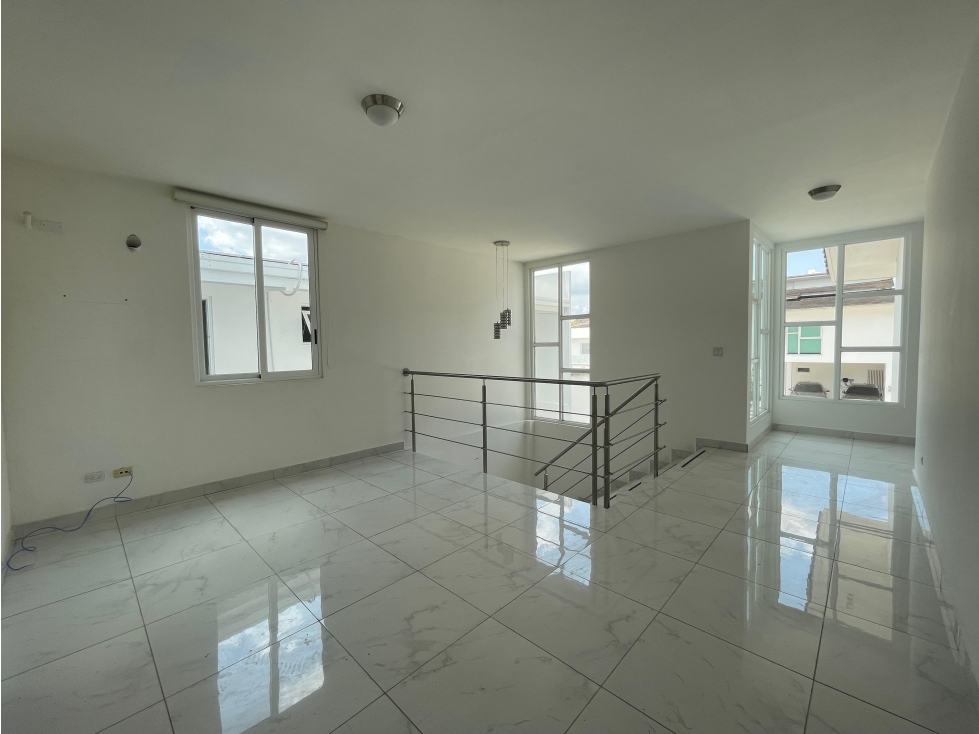 ALTOS DE PANAMÁ / HORIZONTES / 4 HABITACION / 420M / TERRAZA / PATIO — foto 3