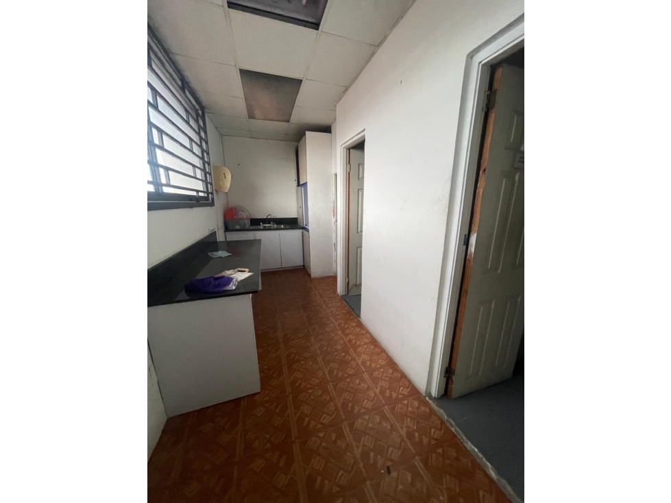 SE VENDE OFIBODEGA EN COLON SANTA ISABEL CON MEZZANINE SOBRE VIA - 6