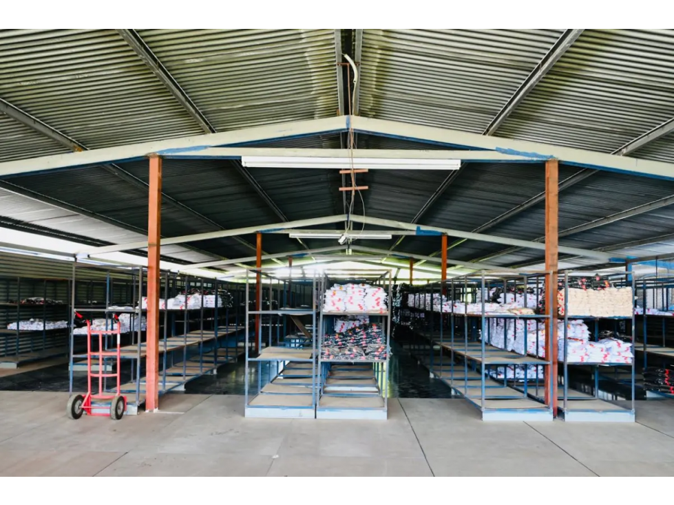 BODEGA / 12 DE OCTUBRE / 1990M2 / CÓDIGO C-2 / GALERAS / OFICINAS - 1