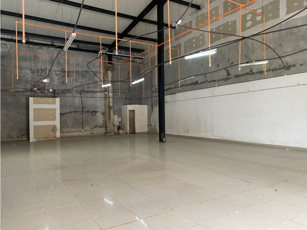 LOCAL / JUAN DIAZ / CRYSTAL PLAZA / 200M / PLANTA BAJA / VIA PRINCIPAL - 3