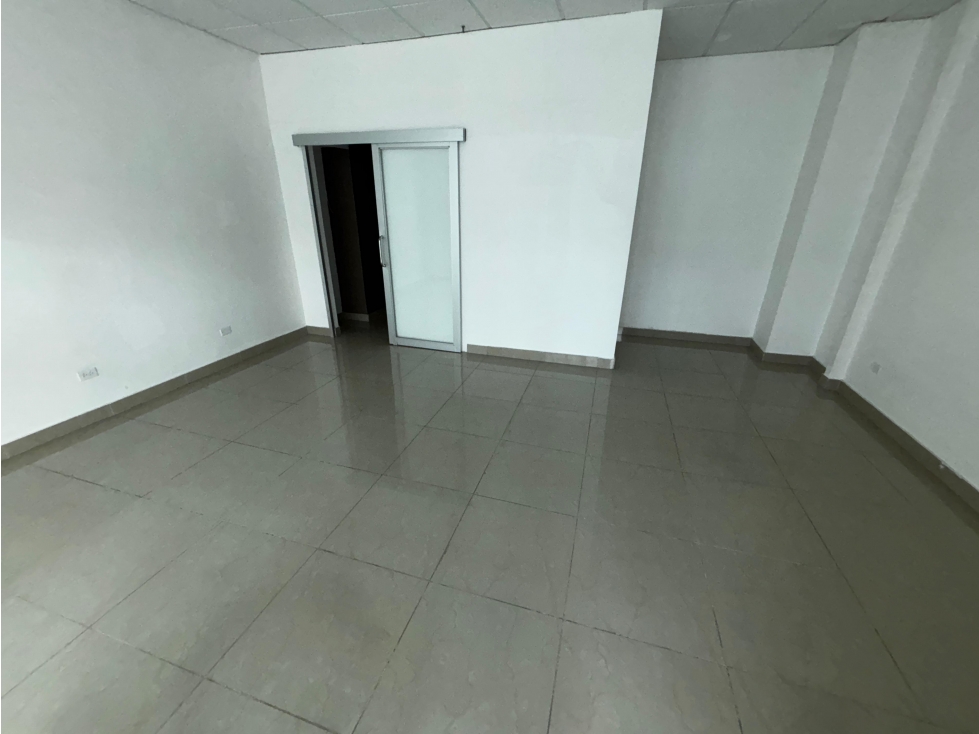 EL CARMEN / OFICINAS COMERCIAL / PLAZA KORINTHO / 65M2 - 2
