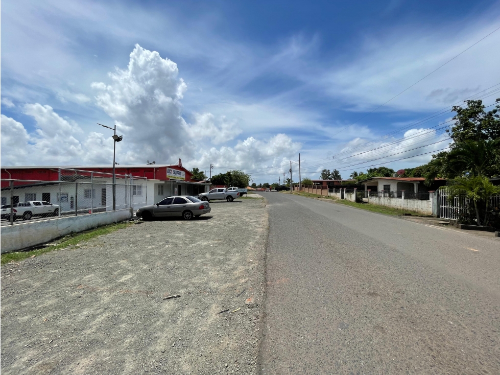 TERRENO / CHORRERA / 1800M / PLANO / SOBRE VIA ASFALTADA / INVERSIÓN - 5