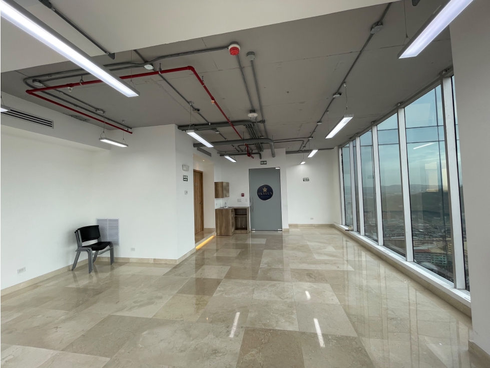 OFICINA / BALBOA OFFICE CENTER / 70M / SIN DIVISIONES / COCINA