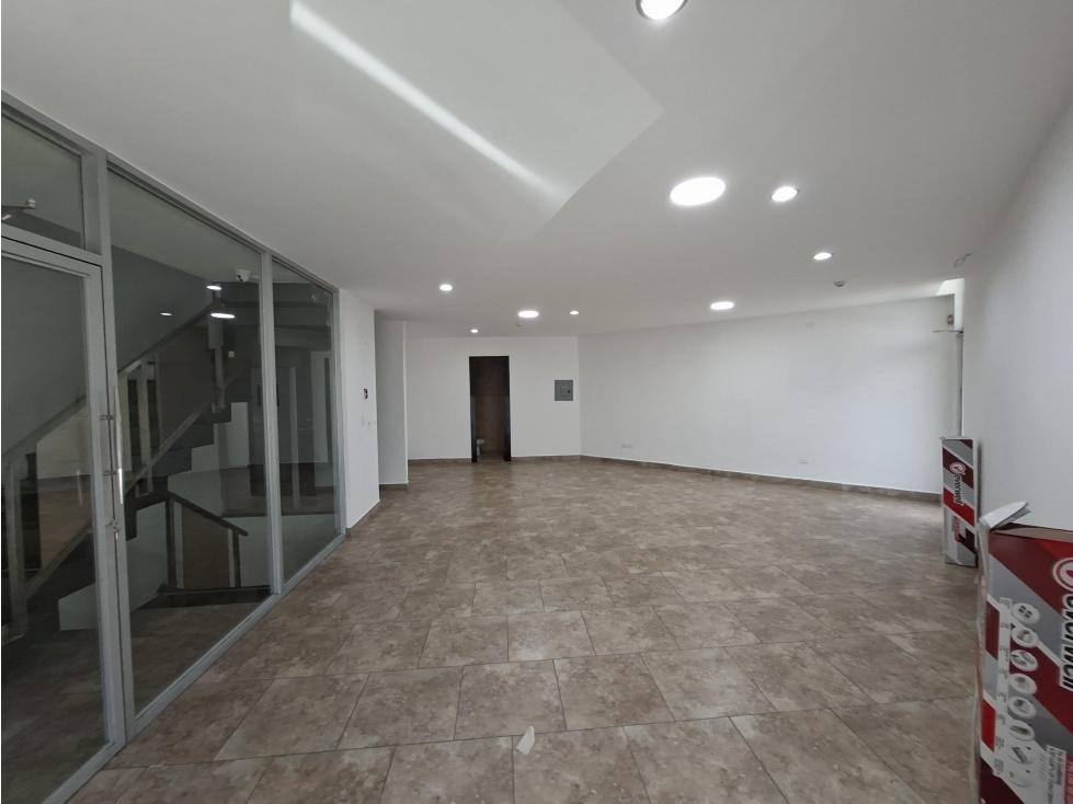 LOCAL / PARQUE LEFEVRE / 65M / 1 BAÑO / 2 PARKING / AIRE ACONDICIONADO — foto 4