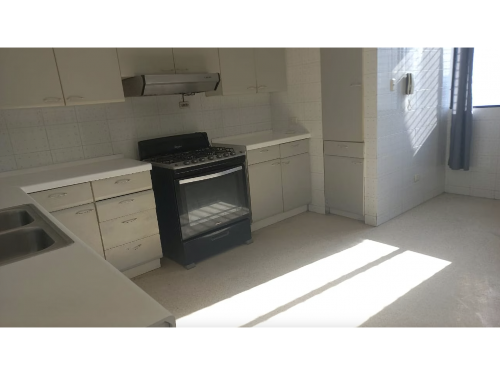 BELLA VISTA / 3 HABITACIONES / 200 M2 / 2 PARKING / CON LINEA BLANCA — foto 6