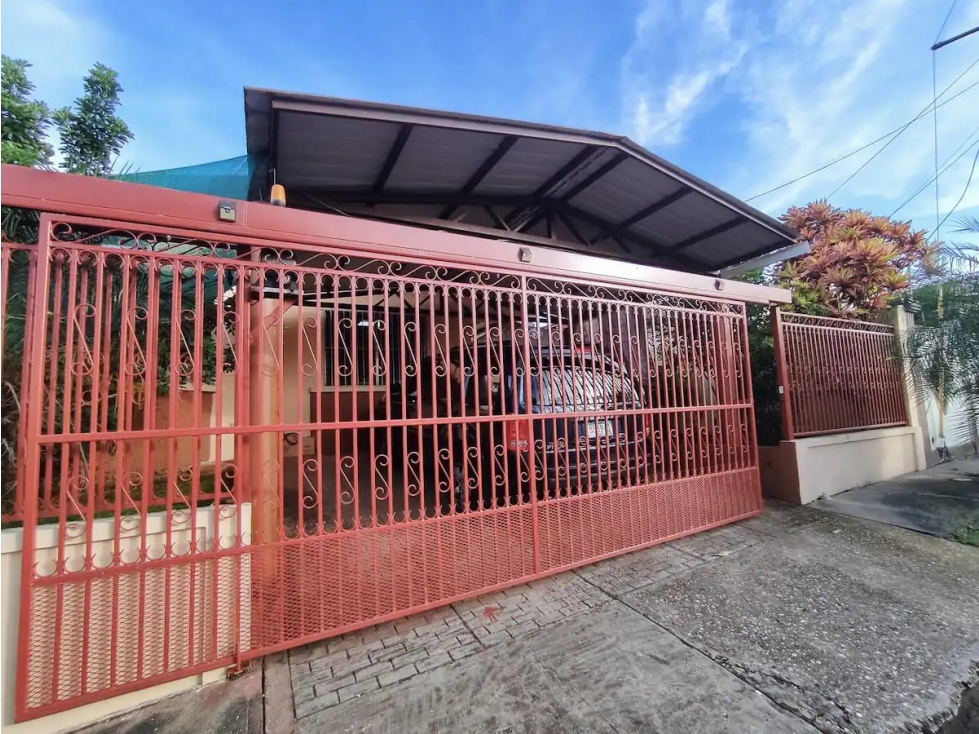 VENTA DE CASA EN VILLA LUCRE CON 2 PARKING Y TERRAZA — foto 2