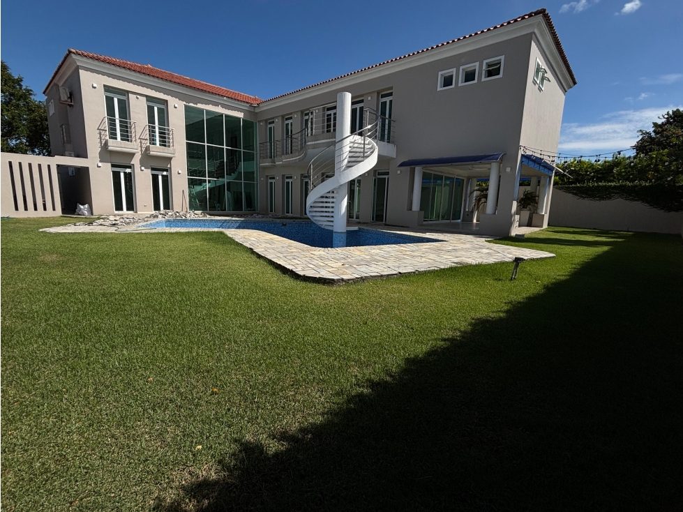 COSTA DEL ESTE / LAS MAGNOLIAS / 830M / 4 HABITACION / PATIO / PISCINA