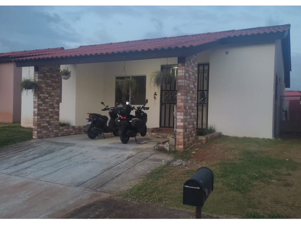 LA CHORRERA / ARBOLEDAS / LOS ROBLES / 252M / 3 HABITACION / TERRAZA