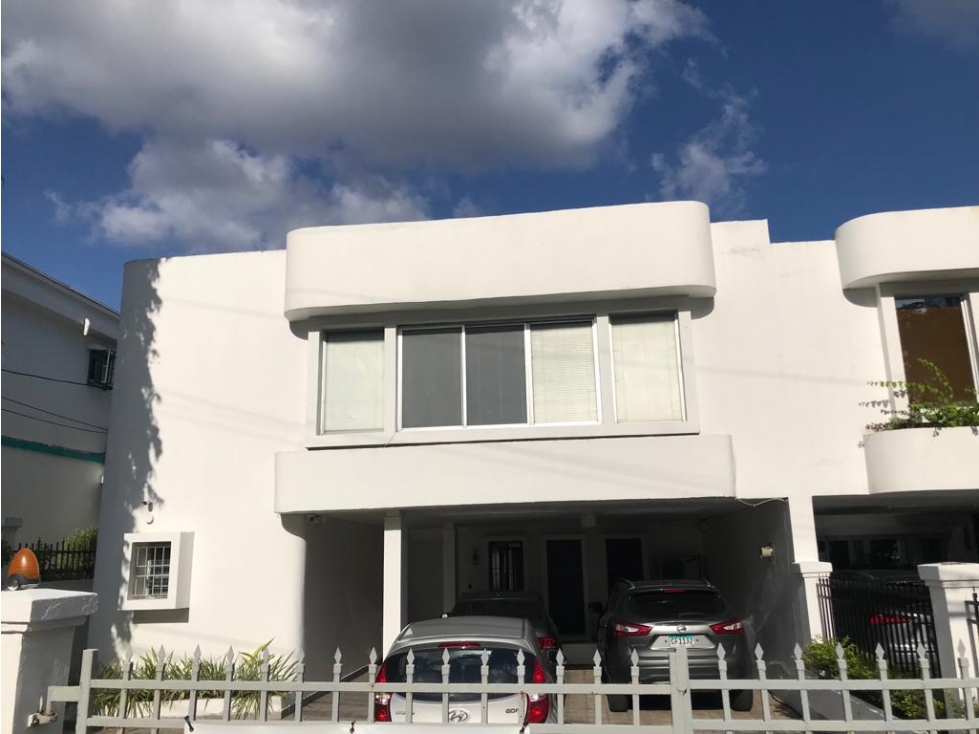 SE ALQUILA CASA EN OBARRIO 500M 2 NIVELES COMERCIAL O RESIDENCIAL - 1