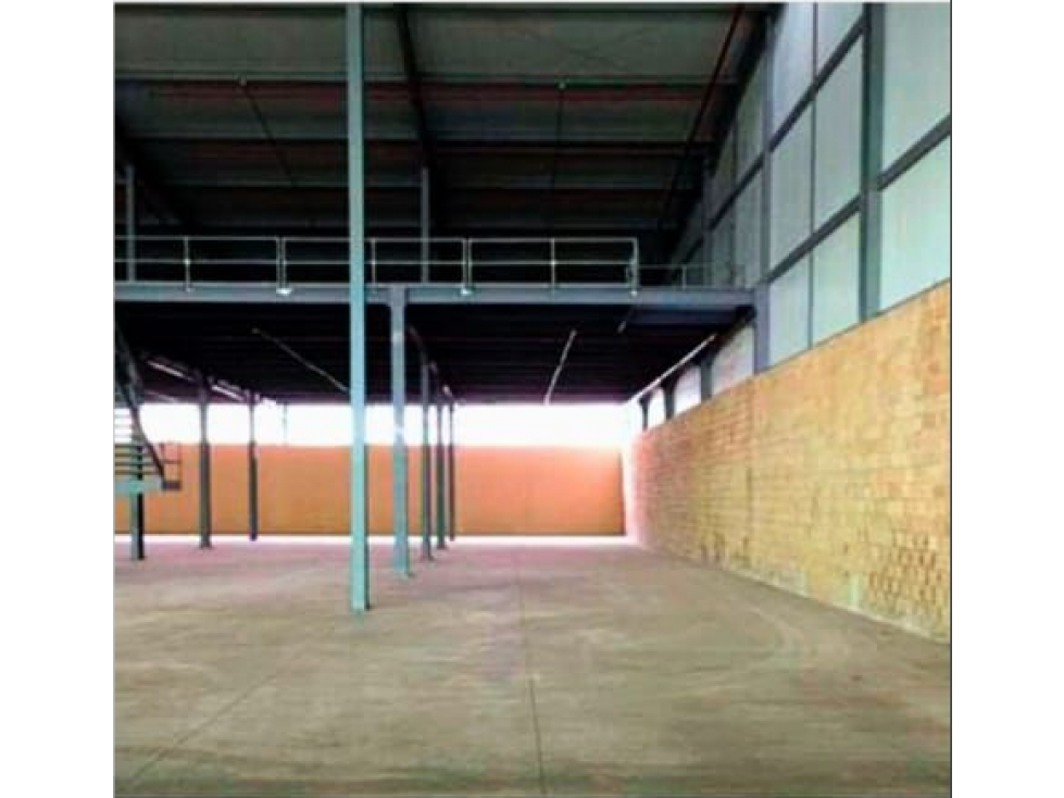 SE VENDE GALERA DE 1603M EN PARQUE INDUSTRIAL MILLA 8 CON MEZANINNE — foto 4