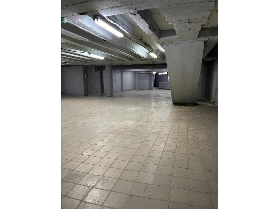 BODEGA / CALIDONIA / 930 M2 / MEZZANINE / OFICINA / ELEVADOR DE CARGA - 2