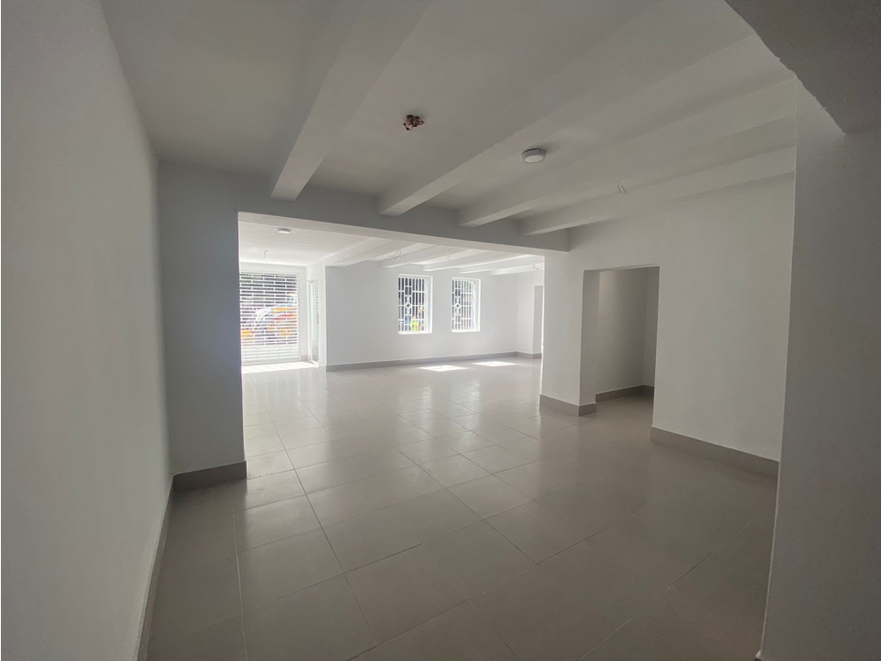 SE ALQUILA LOCAL EN BELLA VISTA SOBRE AVENIDA PRINCIPAL A ESTRENAR
