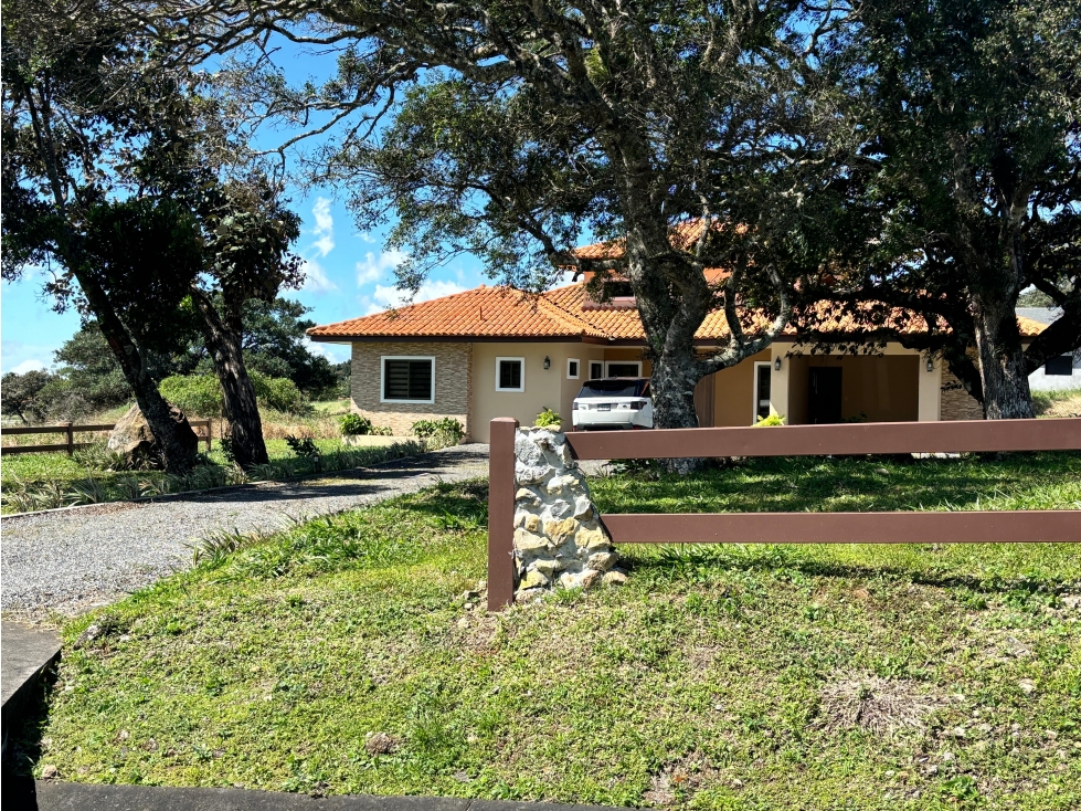 BOQUETE COUNTRY CLUB / 1500M2 / 3 HABITACIONES / TERRAZA / JARDÍN - 1
