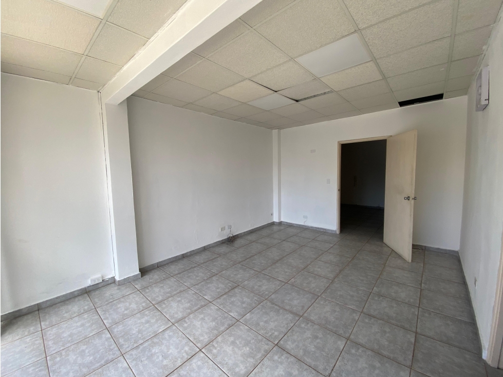 CALLE 50 / OFICINA / PLAZA VARIBE / 67 M2 / DIVISIONES / PLANTA ALTA — foto 4