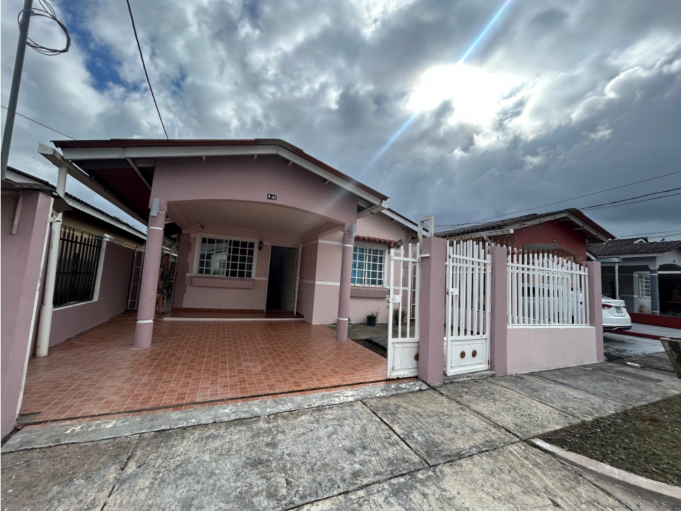 SE VENDE CASA EN ARRAIJAN URB. EL EDEN CON 3 HABITACIONES Y PATIO