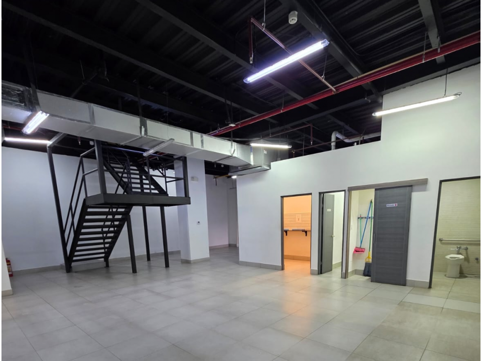 SE ALQUILA OFIBODEGA PLAZA DEL ESTE CENTER 398M DIVISIONES 2 NIVELES