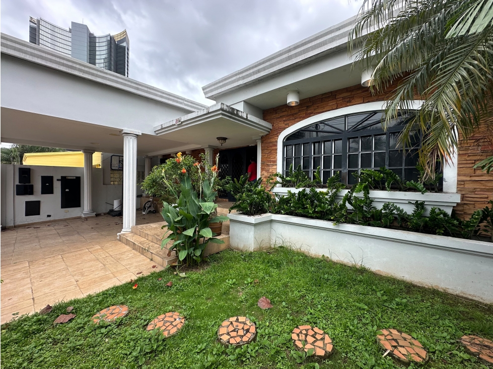 BETANIA / LOS ANGELES / 508M / 4 HABITACIONES / 2 NIVELES / PISCINA - 2