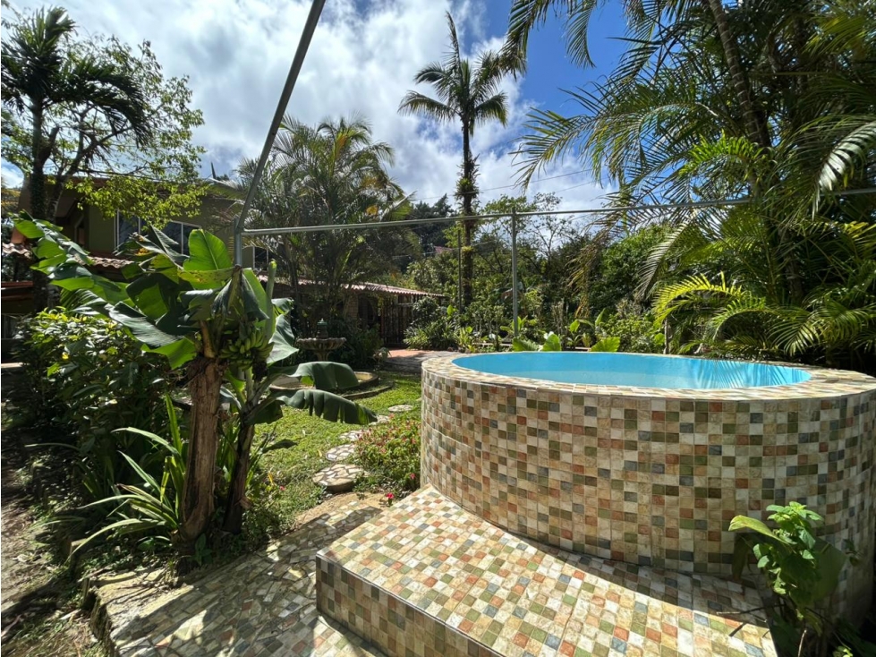 SE VENDE FINCA CON 4 CABAÑAS Y 2 CASAS EN CERRO AZUL DE 1055M - 3